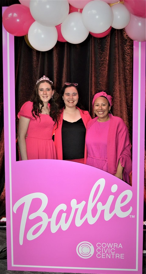 Lusi, Stassi and Zipi Austin at Barbie.JPG